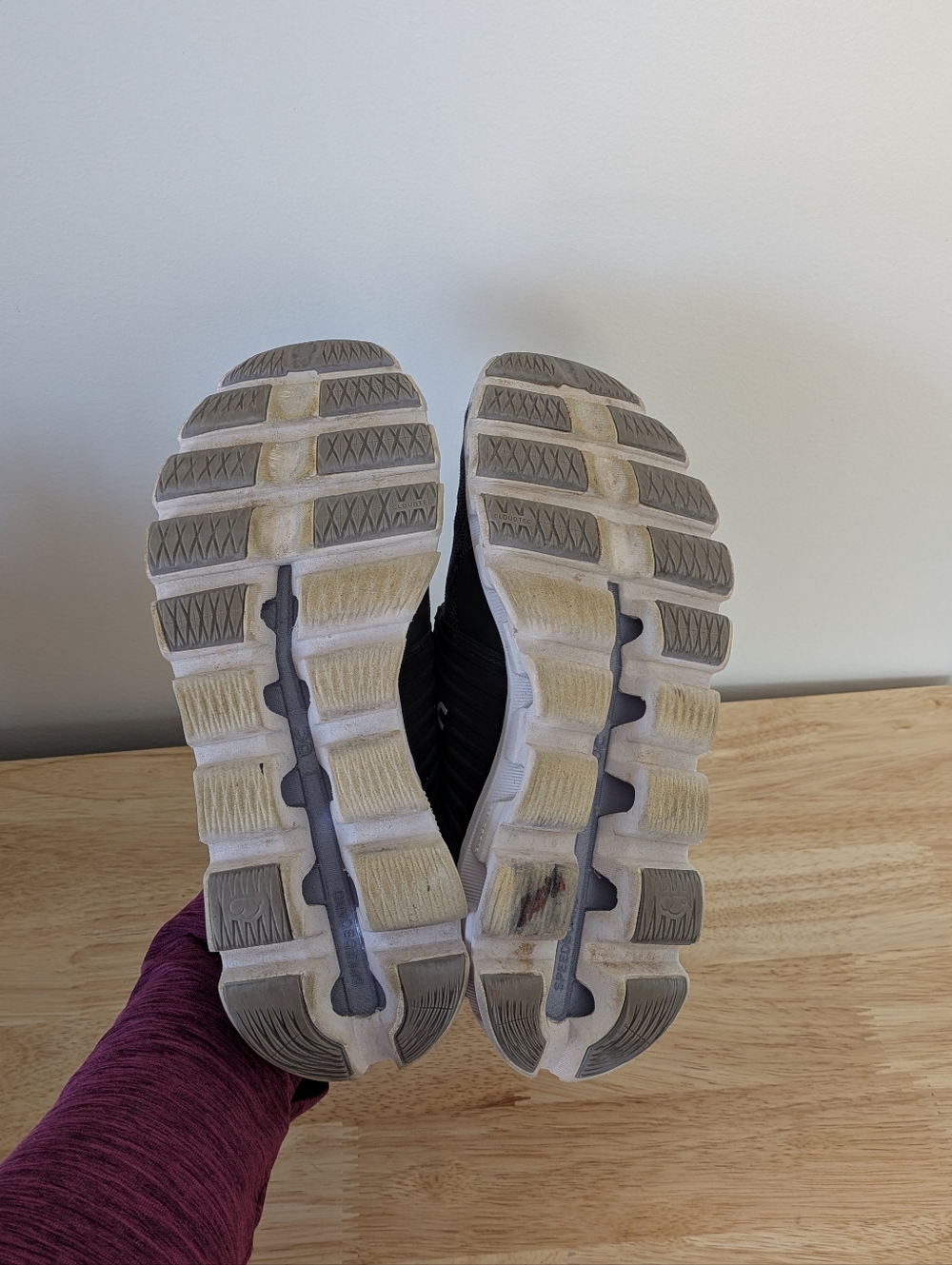 On Cloud Cloud swift Women's Running Sneaker Size 7 Black Purple - Picture 2 of 8